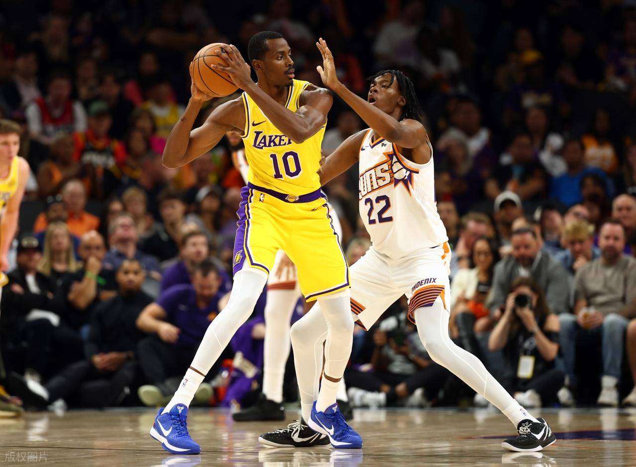巴特勒重返赛场，重返赛场首场状态出色，湖人观众沸腾！热度持续攀升的简单介绍
