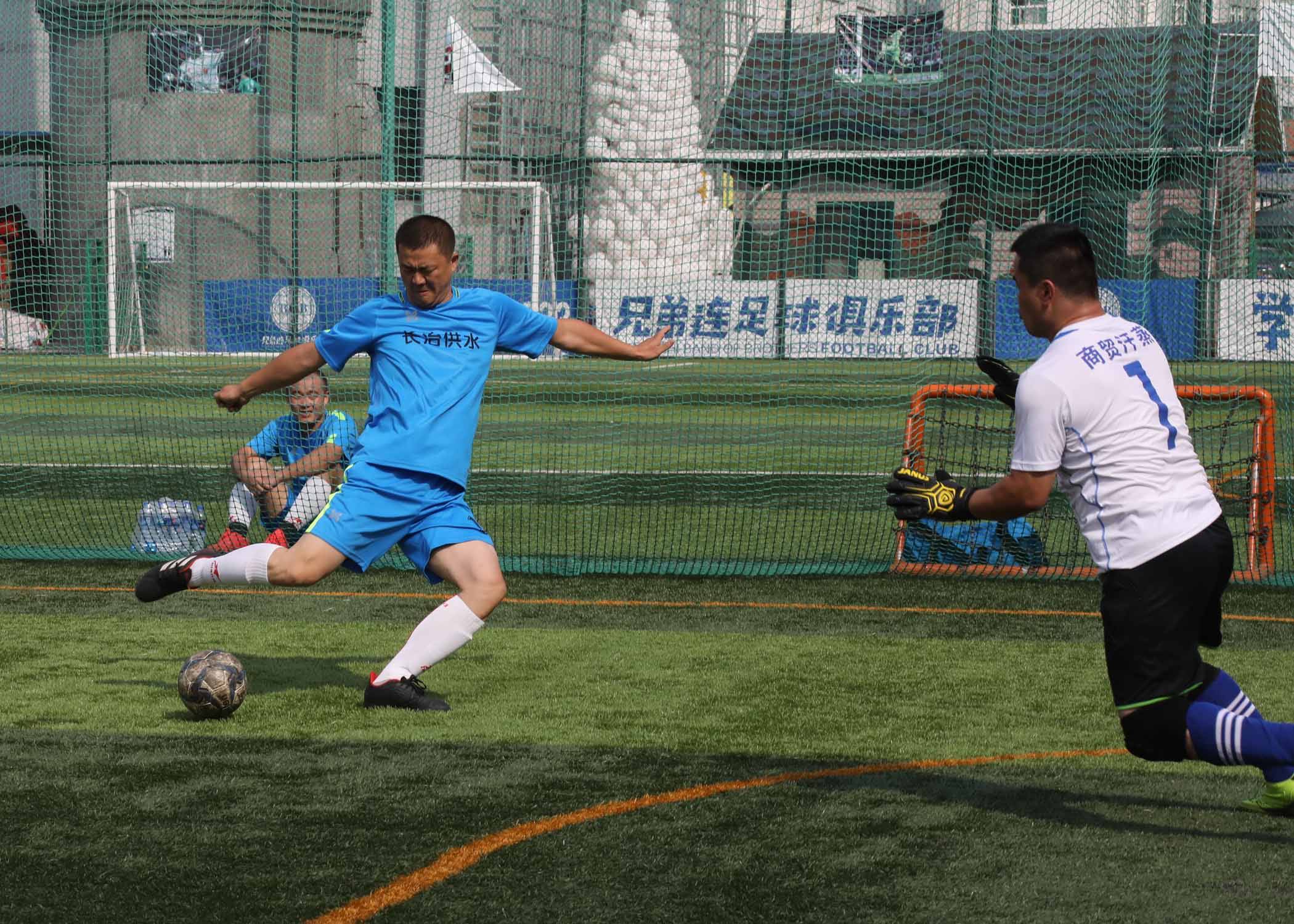 江畔金雕队对阵三湘雷霆队,举重大奖赛爆冷,门将神扑救主——赛场纪律更严谨 江畔金雕队对阵三湘雷霆队,举重大奖赛爆冷,门将神扑救主——赛场纪律更严谨