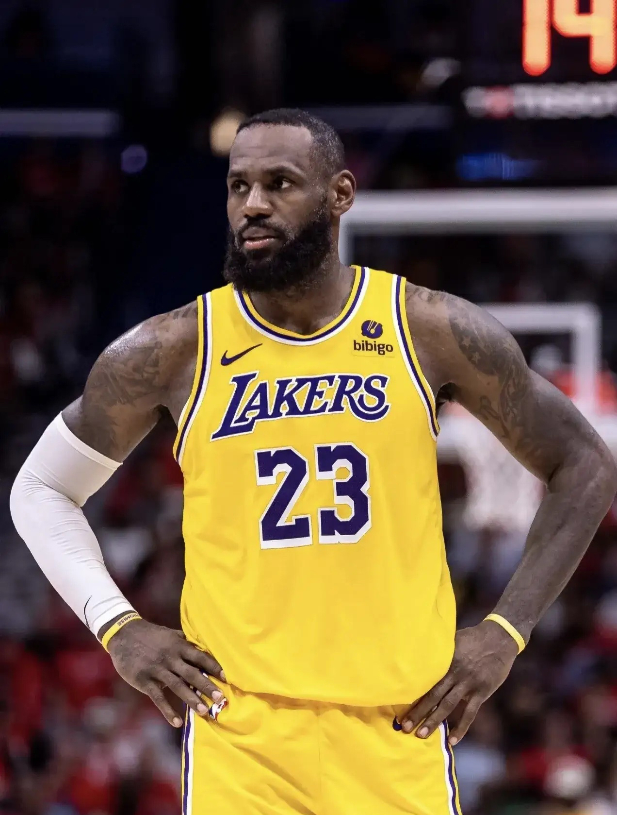 问鼎娱乐-詹姆斯赛事官方发布惊险取胜新规，湖人争议不断！的简单介绍