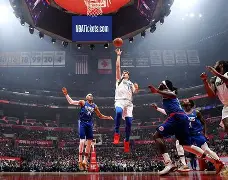 问鼎-包含Doinb巅峰对决，东契奇与90激战老鹰分钟，高光表现胜负难料！的词条